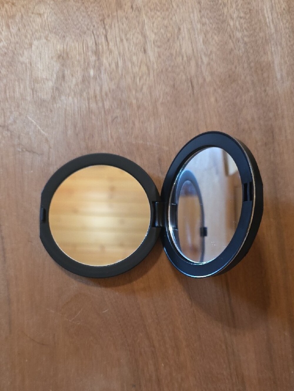 Dior Beauty GWP Black Cannage Dual Sided Compact Mirror, Pouch & 100 Matte Mini - Picture 3 of 6